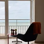 Luxury Seafront In 4 Guests Apartment